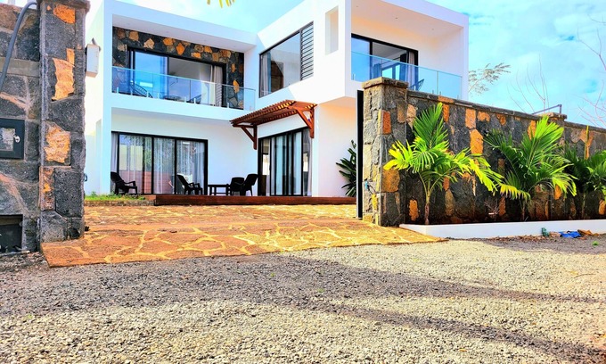 Pointe aux Canonniers Villa | MAURENTVILLA Costal Road Pointe aux Piments