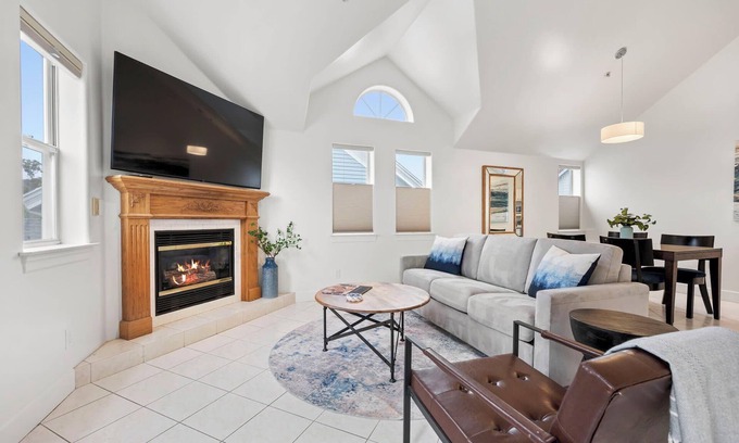 Half Moon Bay House | Mavericks Penthouse – Downtown Luxury on Main Street, Half Moon Bay