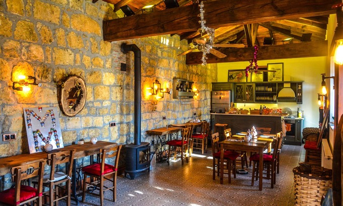 Adatepe Hotel | Mavras Tas Odalar