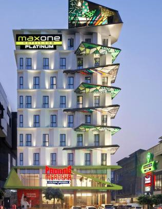 Gambir Hotel | MaxOne Platinum Hayam Wuruk
