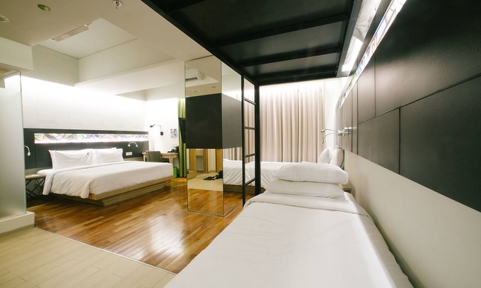 Gubeng Hotel | MaxOneHotels at Dharmahusada - Surabaya