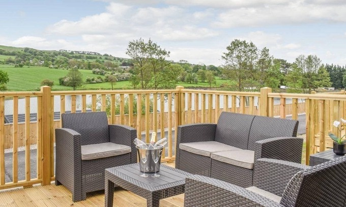 Fence Cabin | *MAY/JUNE discounts available in Luxury 2 bedroom, pet-friendly lodge.*