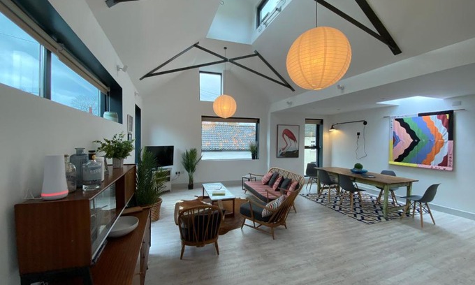 South Twickenham House | May Road, stylish townhouse