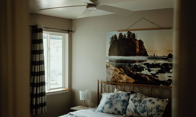 Forks Cottage | Mayberry Cottage minutes to La Push Beach