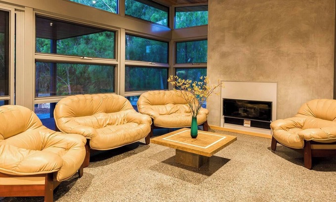 Dunsborough House | Maybrook Minutes from Meelup Beaches and Dining