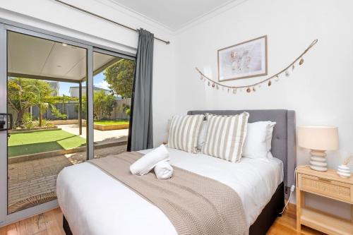 Maylands House | Maylands Coastal Vibe By Home2bnb