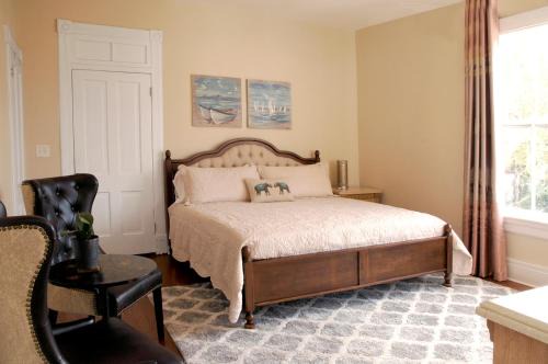 Downtown Historic District House | MayLi Place Luxury King Suite Downtown St Augustine