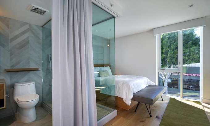 Blanco - Culver Crest Hotel | Mayumi