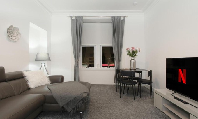 Ayr Apartment | Maze Beach Getaway