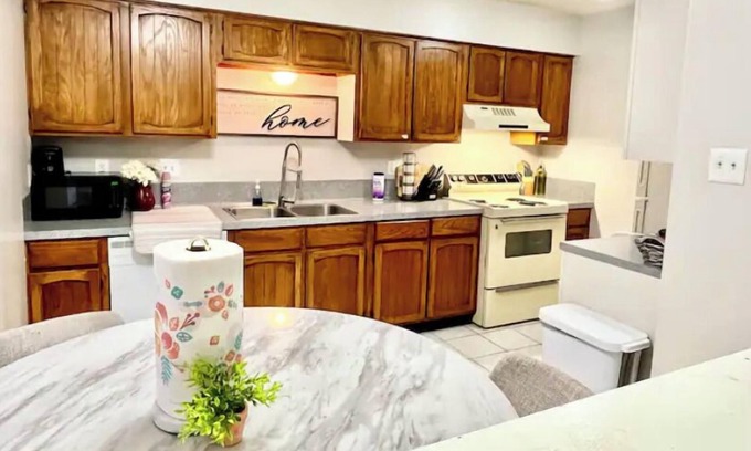 McAllen Apartment | McAllen Haven: 1king bed 1queen Aparment on dove and tenth st n Entire place !
