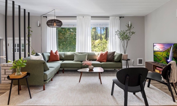 Hillwood House | MCM Dream Entire Home