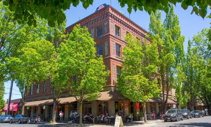 McMinnville Hotel | McMenamins Hotel Oregon