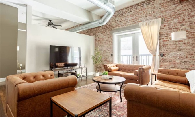 Wholesale District Apartment | McOuat Place 6B - Luxury 1 Bed Downtown Indy Apartment Prime Location