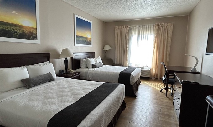 McPherson Hotel | McPherson Inn By OYO