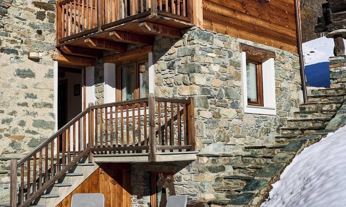 Valtournenche Ski Chalet | MCX MAISON LOZ Duplex in typical Valdostan village with modern amenities