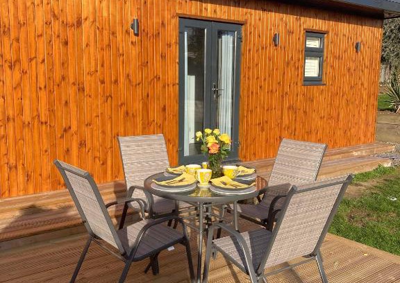 Herne Bay House | Me Old Abode Entire Garden Cabin near the Sea