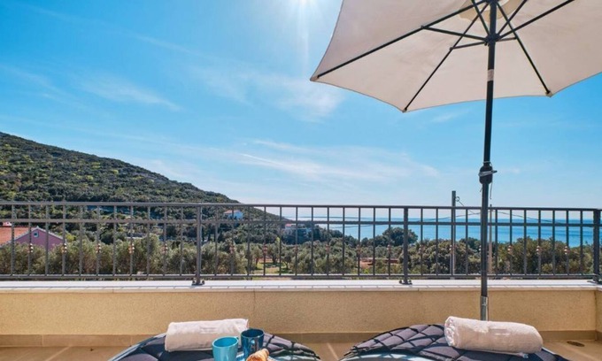 Miholascica Villa | MEACres Sea - seaview pool villa 150 meters from beach
