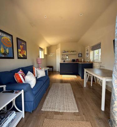 Bedchester Apartment | Meadow Hayes Studio