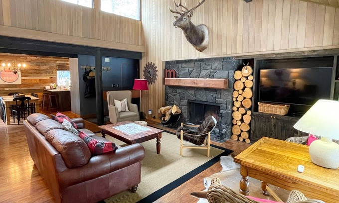 Sunriver Condo | Meadow House 7/2 BR/2 BA Sleeps 6+