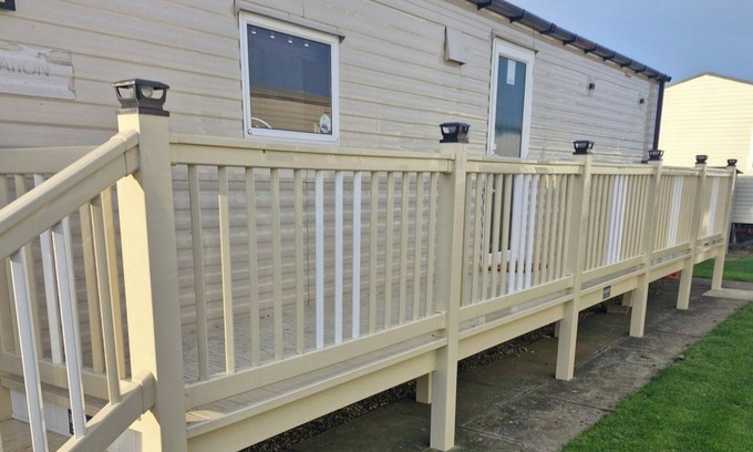 Chapel Saint Leonards Ski Chalet | Meadow View 3-Bed Caravan - Sleeps 8 - PetFriendly