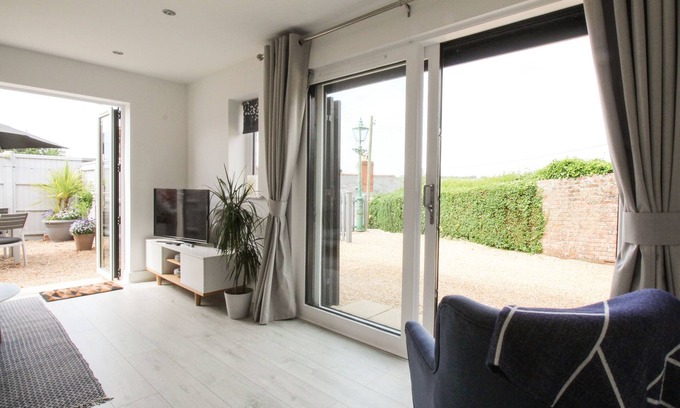 Bere Regis Cottage | Meadow View Barn