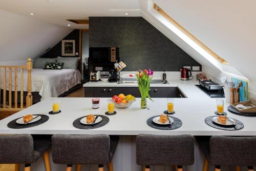 Ryde House | Meadow View Barn - Ryde