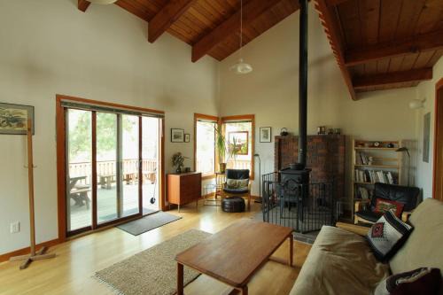 Sisters House | Meadow View Cabin