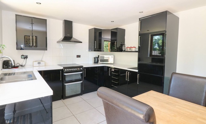 East Harling Cottage | MEADOW VIEW, pet friendly, with open fire in East Harling