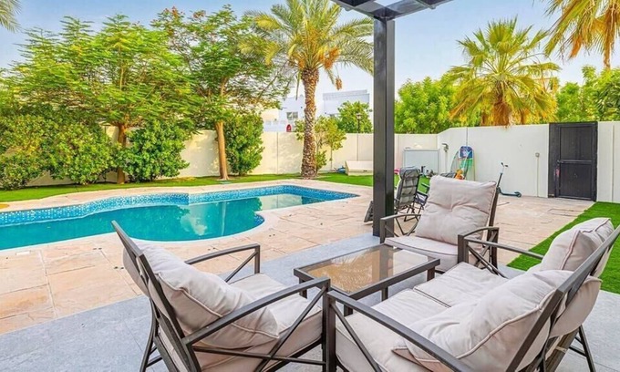 Jumeirah Village Villa | Meadows 5 | Pvt Pool and Garden