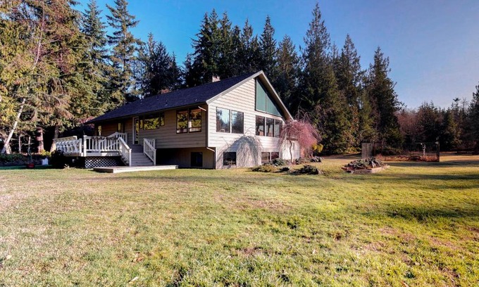 Port Angeles House | Meadows and Mountain Retreat
