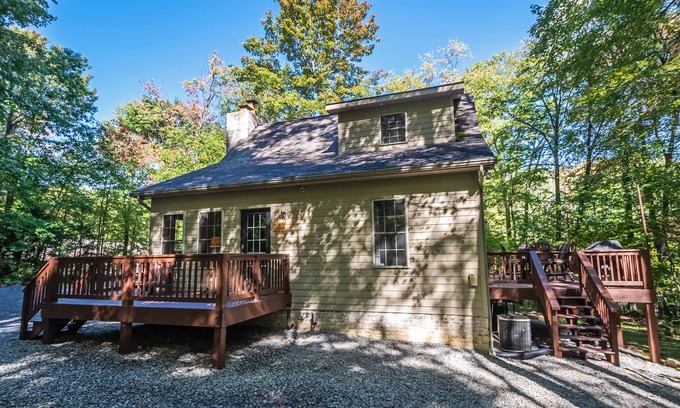Oakland House | Meant to Be | Pet Friendly + Serene Wooded Views & Fire Pit!