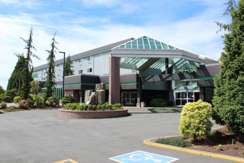 Arlington Hotel | Medallion Inn and Suites