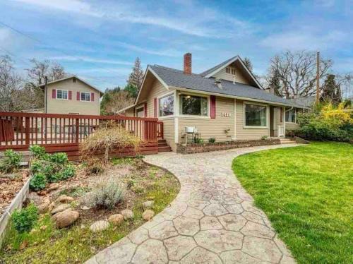 Medford Apartment | Medford Home And 2 Condos With Pool
