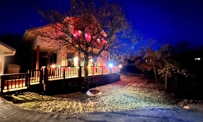 Medicine Park Cabin | Medicine Park Mountain Top Cabin-Hot Tub-sleep 10