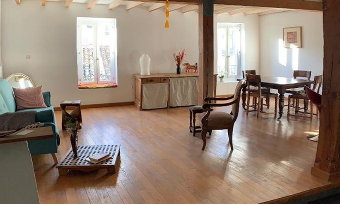 Avignon City Centre Apartment | Medieval Avignon, calm, stunning & spacious 60m2