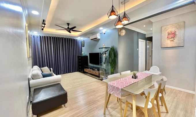Kampung Ladang Tok Pelam Apartment | Medina Homestay Batu Burok Beach