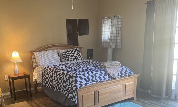 Eastside House | Medina Royalty Services we are Here to Give Excellent Experiences, Pet Friendly