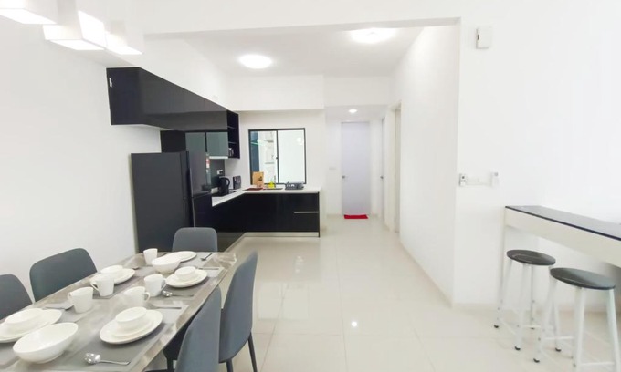 Medini Apartment | Medini ELS 10 @ 3min to Legoland @ 3BR 10PAX @ 100mbps