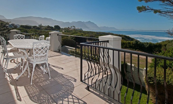 Westcliff House | Mediterranean Style Double Story ~ Luxury Holiday Home Overlooking Walker Bay