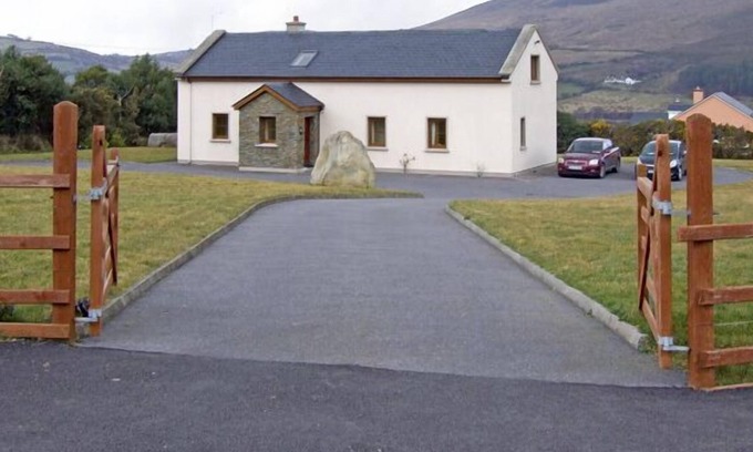 Glenbeigh Cottage | MEENTEOG, family friendly, with open fire in Glenbeigh, County Kerry