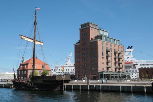 Wismar Apartment | Meerblick, Balkon und private Sauna im historischen Getreidespeicher