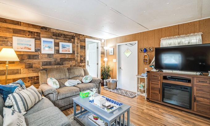 Homosassa House | Meet Manatees! Home 3 Mi to Homosassa Wildlife SP