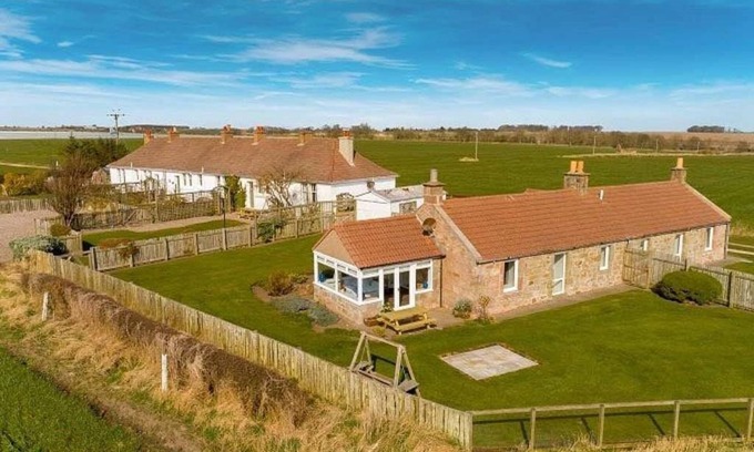 Anstruther Cottage | Meggie Allans - a cottage that sleeps 4 guests in 2 bedrooms