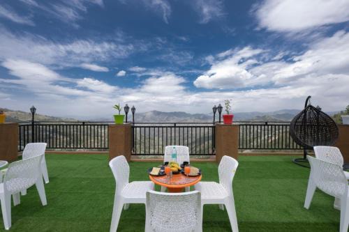 Fagu Hotel | Mehfill-A- Mountains I Balaju Banquet Hall l Stargaze Café l Open Air Multi Cuisine Restaurant l Sky Night Bonfire l Free Wi-Fi Connectivity l Charvi Retreat by Exotic Stays