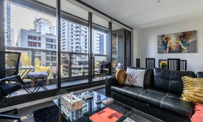 Melbourne Central Business District Apartment | Melbourne CBD Luxury Views*WiFi*Netflix
