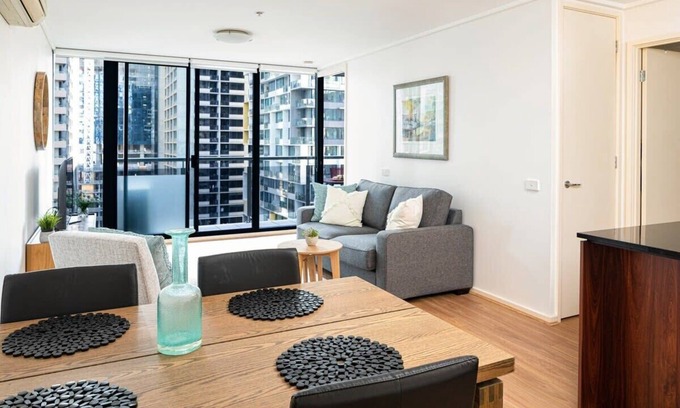 Melbourne Central Business District Apartment | Melbourne Near Southern Cross Station Pool & Gym