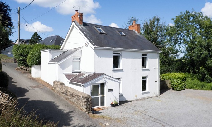 Saundersfoot Cottage | Melbourne - Sea Views and Parking