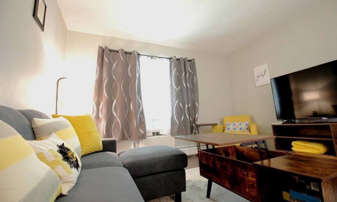 Fairborn Apartment | Mellow Mimosa Mission, Condo -Minutes to WPAFB & WSU, Fast Wifi, A/C