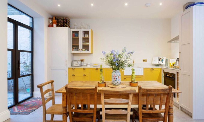 Pembridge Apartment | Mellow Yellow by Holland Park, by Veeve