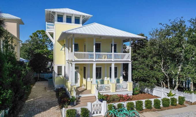 Sunnyside House | Mellow Yellow! Carillon Beach, 2 Homes from the Beach Boardwalk 4 Br.